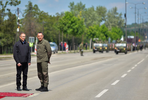 ГЕНЕРАЛКА УСПЕЛА: На проби пред параду у Нишу више од 4.000 војника и полицајаца 